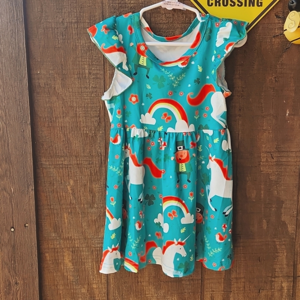 GIRLS ST. PATRICK'S DAY DRESS. GREEN WITH LEPRACONS. 💚 SIZE 3T.